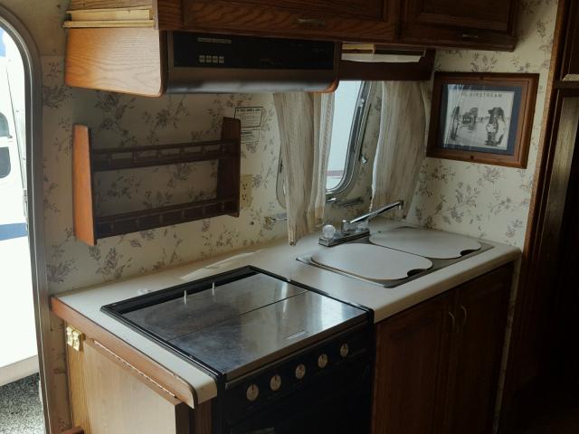 1STGEAJ25KJ506332 - 1989 AIRS TRAVEL TRA 银色 照片 9