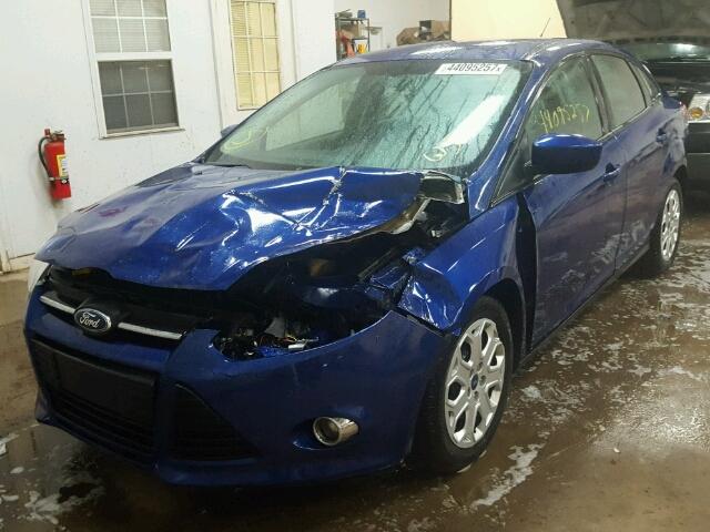 1FAHP3F23CL221528 - 2012 FORD FOCUS SE BLUE photo 2