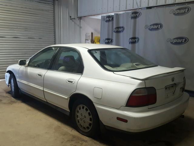 1HGCD5551VA033241 - 1997 HONDA ACCORD EX WHITE photo 3