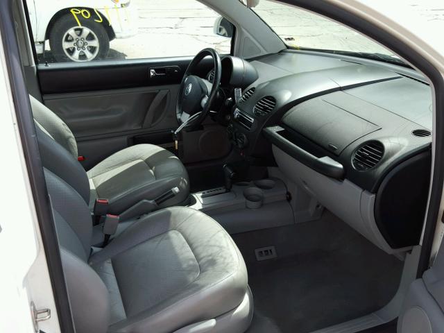 3VWCA21C7XM464132 - 1999 VOLKSWAGEN NEW BEETLE 白色 照片 5