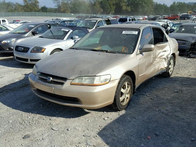 1HGCG5677YA091592 - 2000 HONDA ACCORD GOLD photo 2