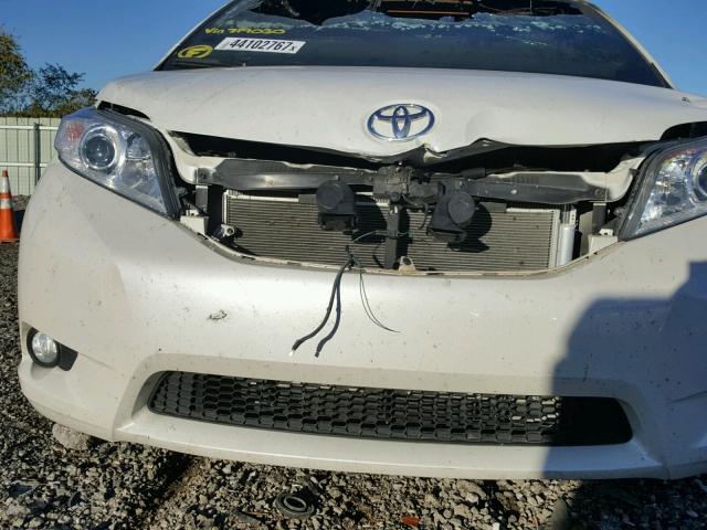 5TDYK3DC5GS719030 - 2016 TOYOTA SIENNA XLE WHITE photo 9