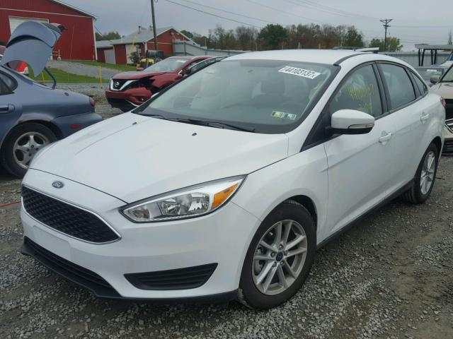 1FADP3F23HL253224 - 2017 FORD FOCUS SE WHITE photo 2