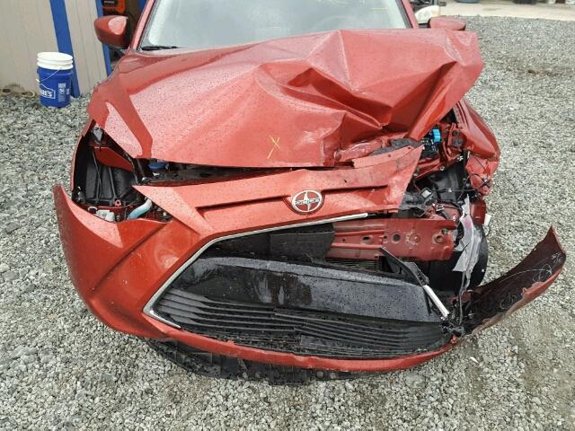 3MYDLBZV6GY136962 - 2016 TOYOTA SCION IA RED photo 7