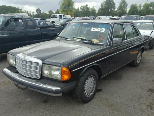 WDBAB23A2DB371488 - 1983 MERCEDES-BENZ 240 D BLACK photo 2