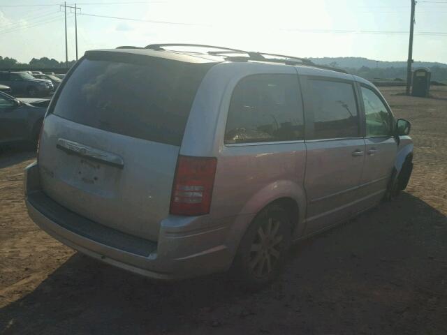 2A8HR54P28R104190 - 2008 CHRYSLER TOWN & COU SILVER photo 4