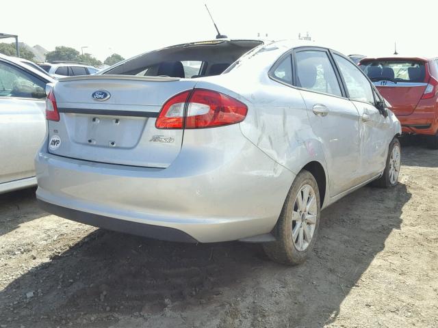 3FADP4BJ4CM115489 - 2012 FORD FIESTA SE SILVER photo 4