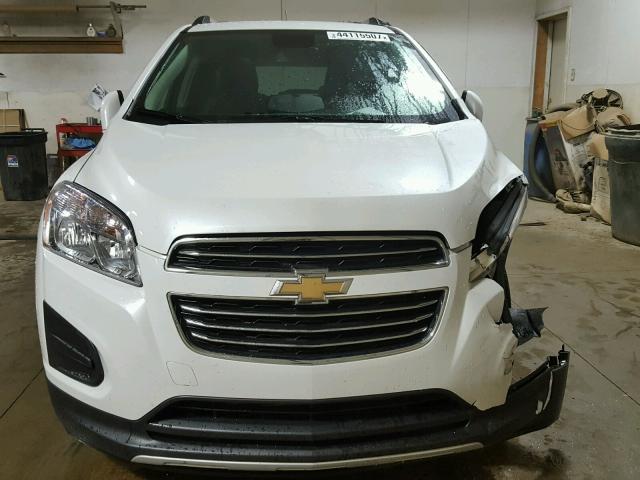 KL7CJPSB9GB546048 - 2016 CHEVROLET TRAX WHITE photo 9