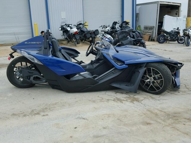 57XAAPFA2H8122695 - 2017 POLARIS SLINGSHOT BLUE photo 9