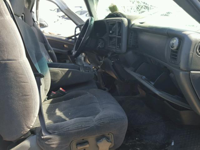 1GCHC29G42E274300 - 2002 CHEVROLET SILVERADO WHITE photo 5