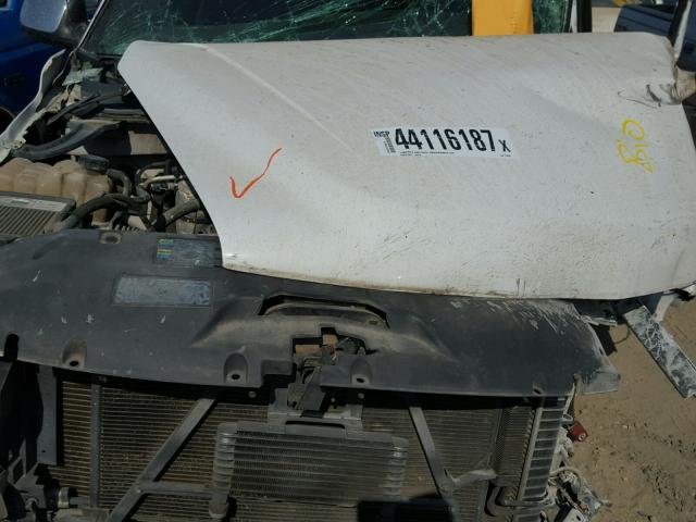 1GCHC29G42E274300 - 2002 CHEVROLET SILVERADO WHITE photo 7