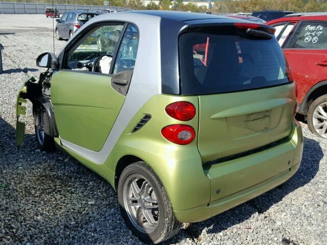 WMEEJ3BA6BK431445 - 2011 SMART FORTWO PUR TWO TONE photo 3