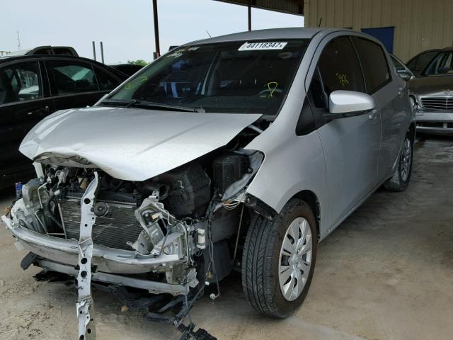 VNKKTUD39EA006805 - 2014 TOYOTA YARIS SILVER photo 2