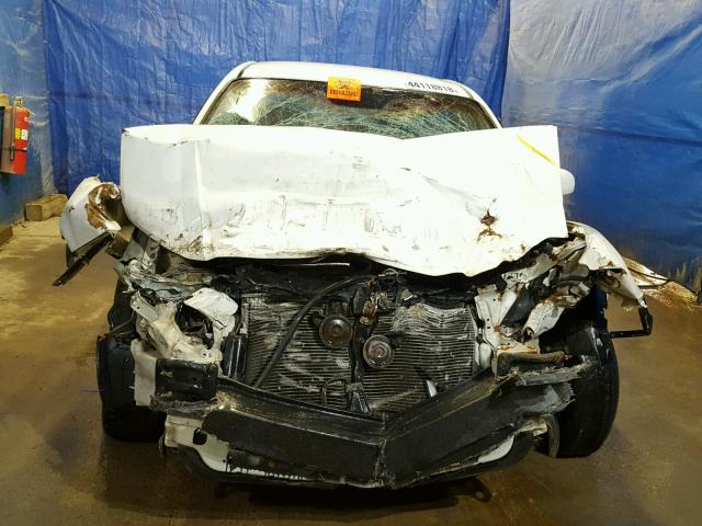 KNAGD124115052697 - 2001 KIA OPTIMA MAG WHITE photo 9