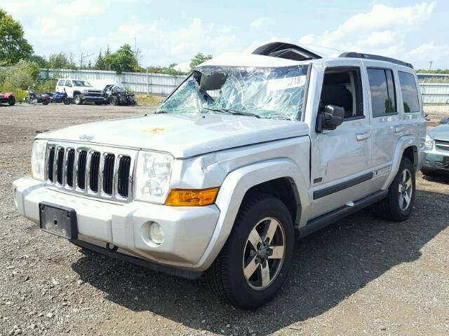 1J8HG48K38C149579 - 2008 JEEP COMMANDER SILVER photo 2
