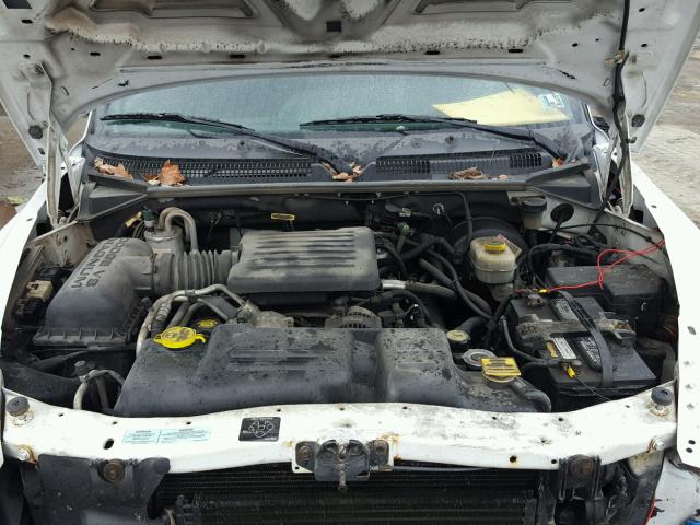 1B7GG26NXYS704554 - 2000 DODGE DAKOTA WHITE photo 7