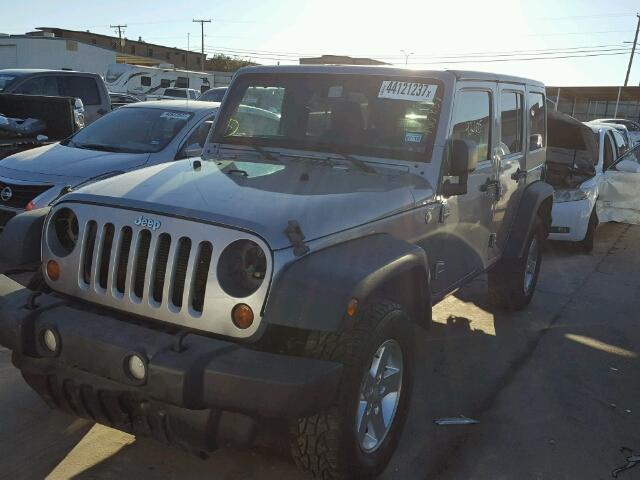 1C4HJWDG0DL674230 - 2013 JEEP WRANGLER U SILVER photo 2