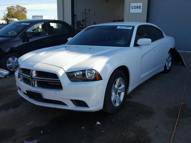 2C3CDXBG3EH187472 - 2014 DODGE CHARGER WHITE photo 2