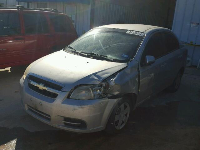 KL1TD56678B096534 - 2008 CHEVROLET AVEO BASE SILVER photo 2