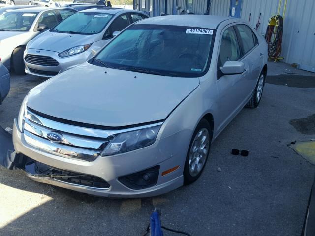 3FAHP0HA2AR108686 - 2010 FORD FUSION SE SILVER photo 2