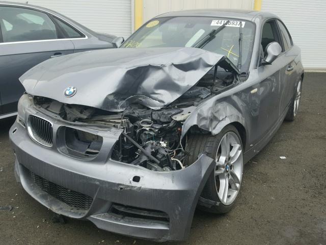 WBAUC7C5XAVK96395 - 2010 BMW 135 I GRAY photo 2