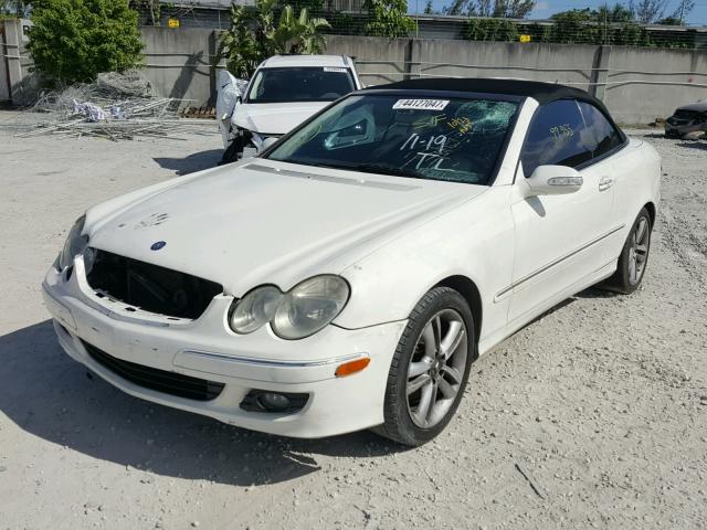 WDBTK56F88T096856 - 2008 MERCEDES-BENZ CLK 350 WHITE photo 2