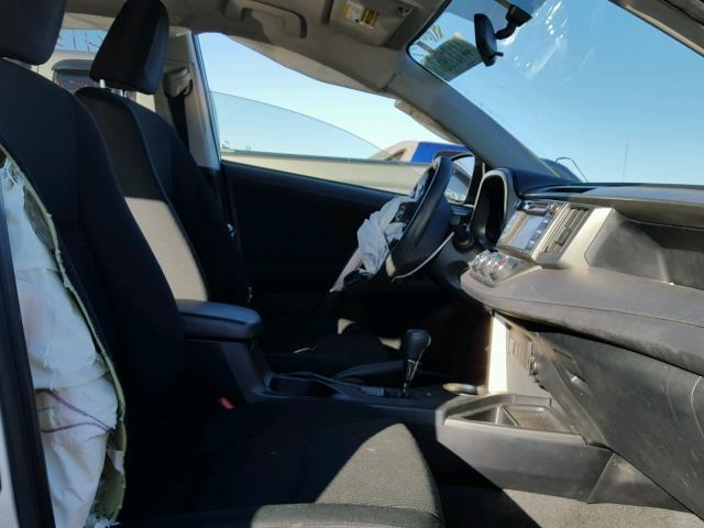 JTMZFREV8FJ059718 - 2015 TOYOTA RAV4 LE Gümüş foto 5