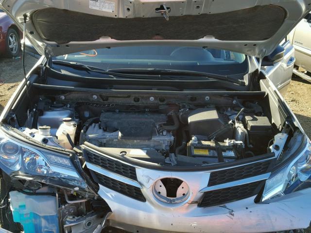 JTMZFREV8FJ059718 - 2015 TOYOTA RAV4 LE Gümüş foto 7