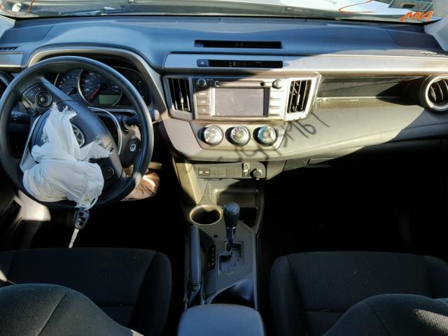 JTMZFREV8FJ059718 - 2015 TOYOTA RAV4 LE Gümüş foto 9