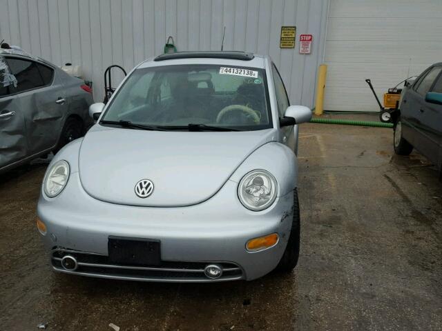 3VWCB21C32M424913 - 2002 VOLKSWAGEN NEW BEETLE 银色 照片 2