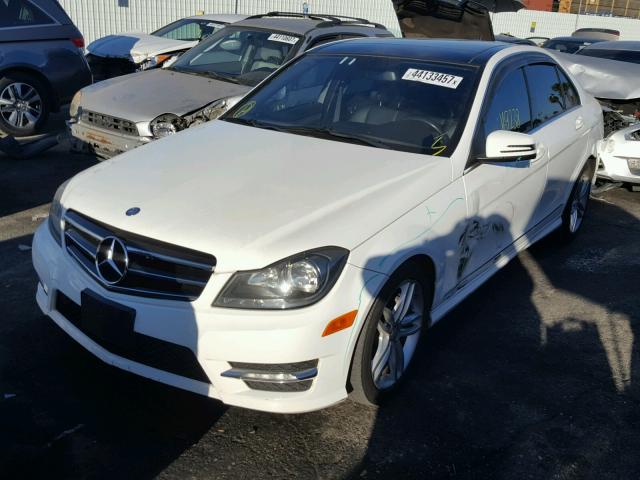 WDDGF4HB9DA780516 - 2013 MERCEDES-BENZ C 250 WHITE photo 2