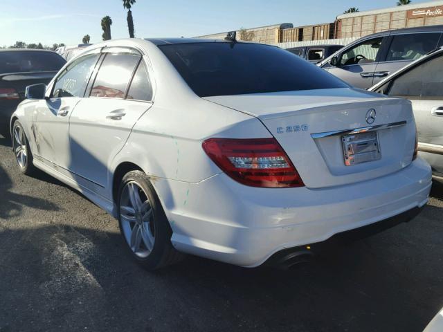 WDDGF4HB9DA780516 - 2013 MERCEDES-BENZ C 250 WHITE photo 3