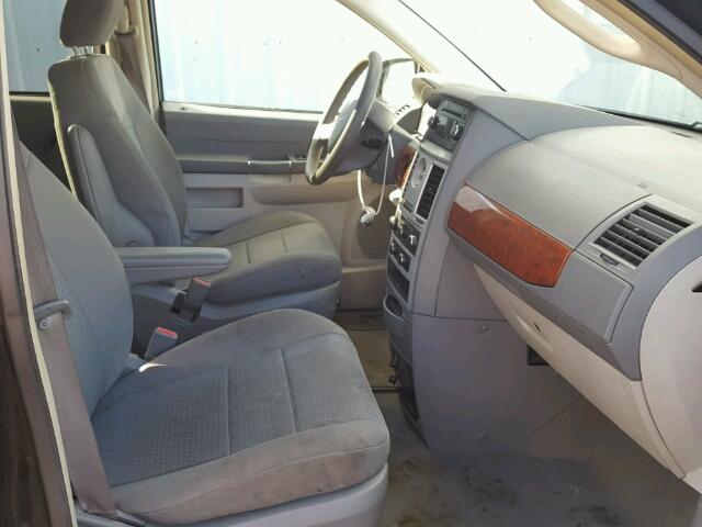 2A8HR44E49R630072 - 2009 CHRYSLER TOWN & COU BLACK photo 5