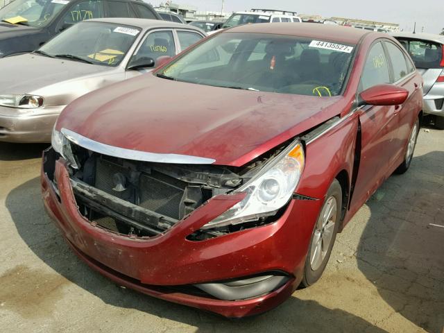 5NPEB4AC1EH813695 - 2014 HYUNDAI SONATA GLS RED photo 2