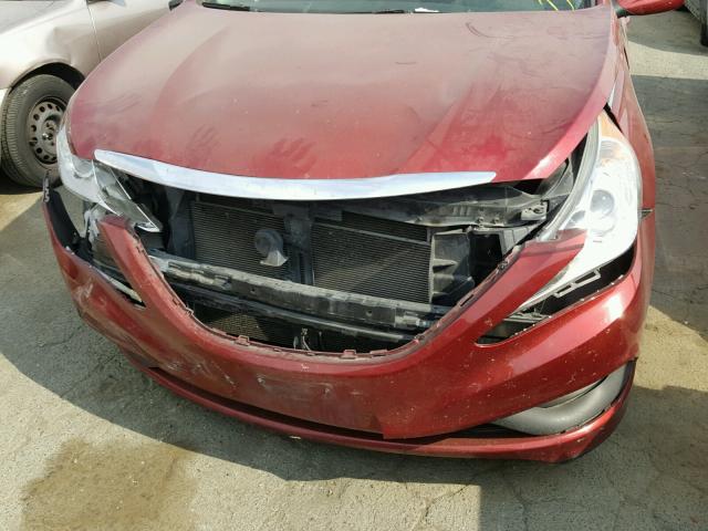 5NPEB4AC1EH813695 - 2014 HYUNDAI SONATA GLS RED photo 9