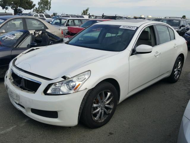 JNKCV61F39M355852 - 2009 INFINITI G37 WHITE photo 2