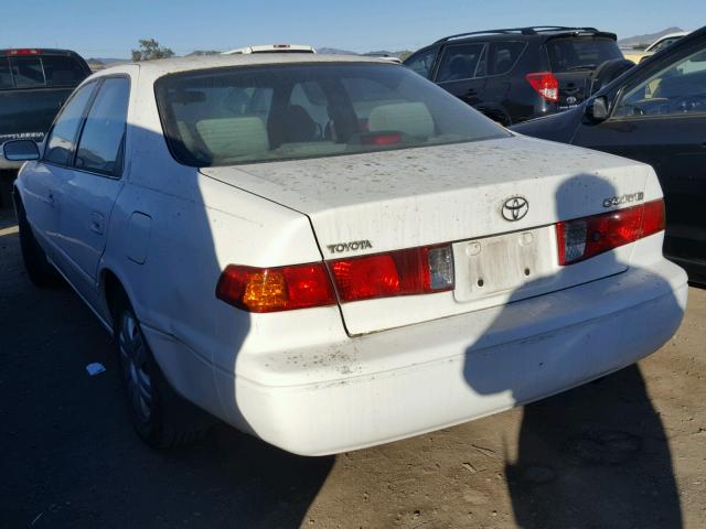 4T1BG22KXYU948226 - 2000 TOYOTA CAMRY CE WHITE photo 3