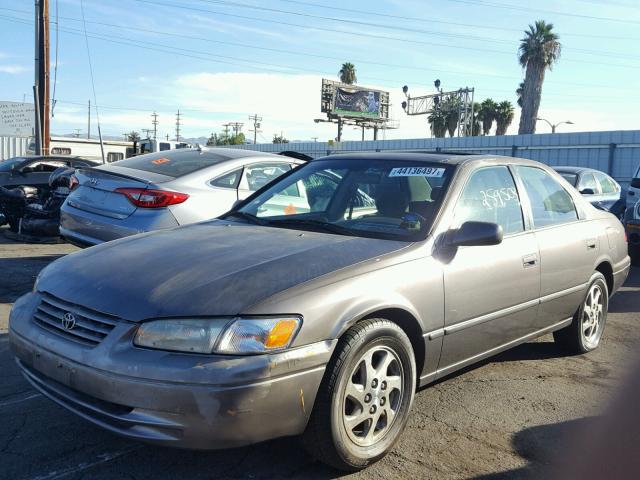 JT2BF28K2X0201507 - 1999 TOYOTA CAMRY LE GRAY photo 2