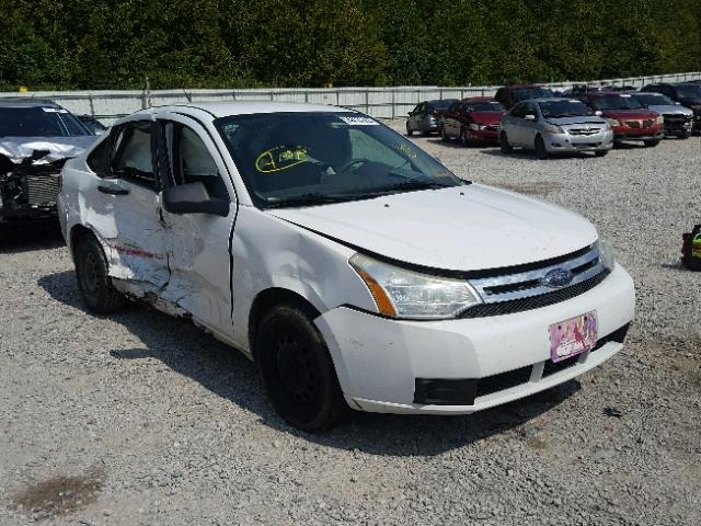 1FAHP34N18W121236 - 2008 FORD FOCUS S/SE WHITE photo 1