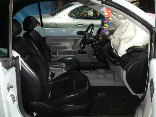 3VWDD21Y83M318484 - 2003 VOLKSWAGEN NEW BEETLE 蓝色 照片 5