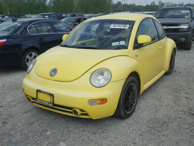 3VWBC21C6YM470625 - 2000 VOLKSWAGEN NEW BEETLE YELLOW photo 2