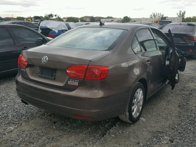 3VWDX7AJ8CM410573 - 2012 VOLKSWAGEN JETTA SE BROWN photo 4