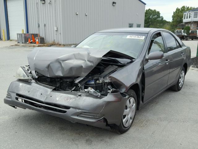 4T1BE32K72U565203 - 2002 TOYOTA CAMRY LE GRAY photo 2
