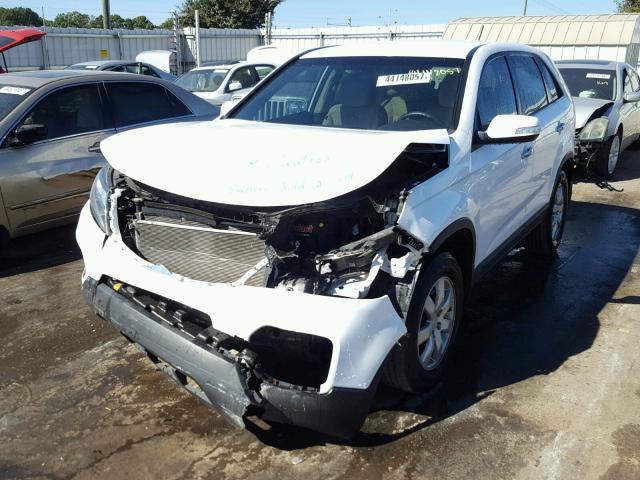 5XYKT3A1XBG182571 - 2011 KIA SORENTO BA WHITE photo 2