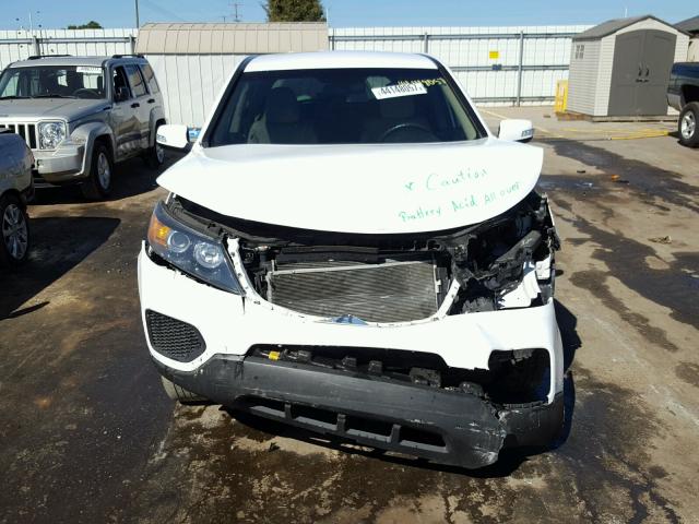 5XYKT3A1XBG182571 - 2011 KIA SORENTO BA WHITE photo 9