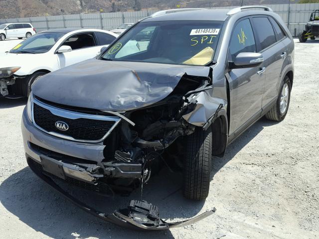 5XYKT4A67EG435870 - 2014 KIA SORENTO LX CHARCOAL photo 2