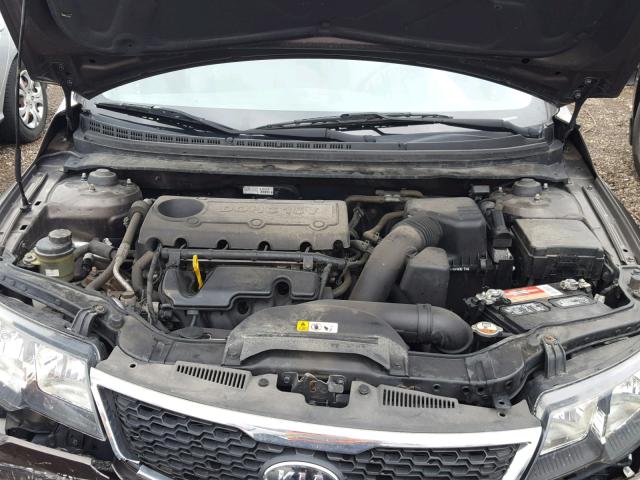 KNAFU5A2XD5745940 - 2013 KIA FORTE EX BROWN photo 7