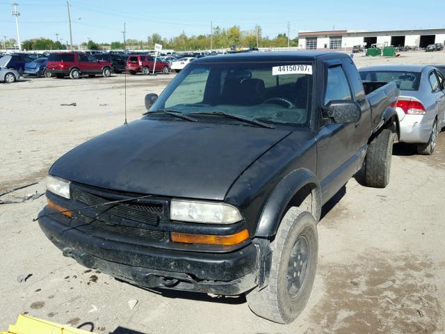 1GCCT19W3Y8252355 - 2000 CHEVROLET S TRUCK BLACK photo 2