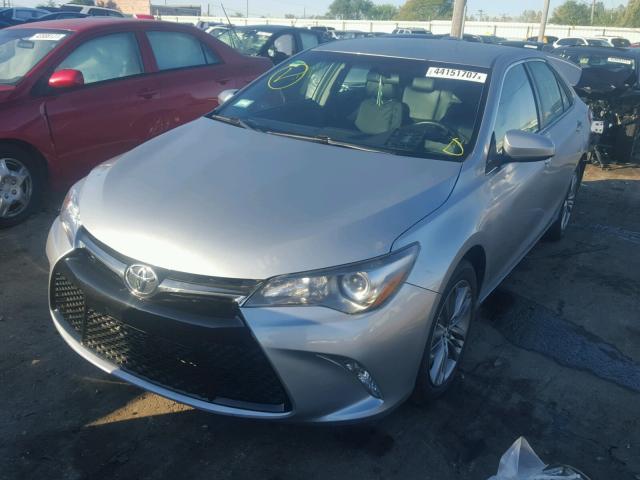 4T1BF1FK9FU905307 - 2015 TOYOTA CAMRY LE SILVER photo 2