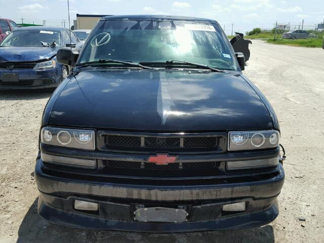 1GNCS18WX2K127942 - 2002 CHEVROLET BLAZER BLACK photo 9